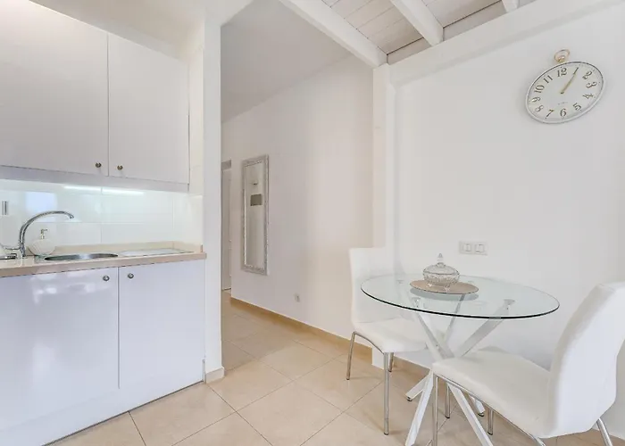 Yucca Park Apartment *